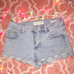 Pacsun Bullhead Jean shorts w/ scalloped trimming
